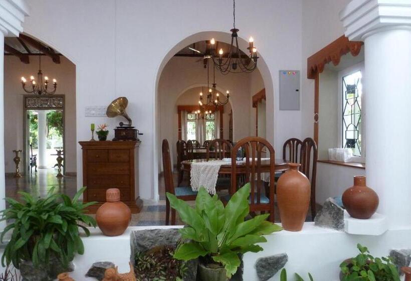 בית מלון כפרי Ayubowan Swiss Lanka Bungalow Resort