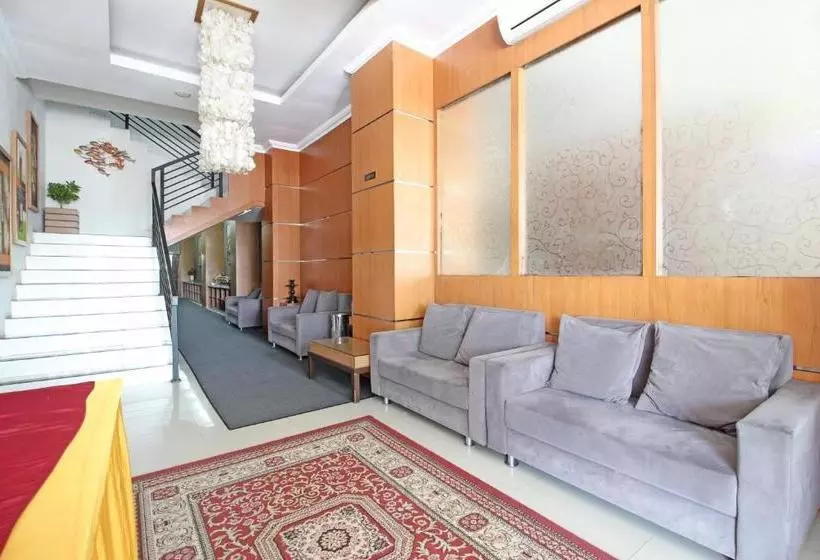 ホテル Reddoorz Plus @ Jl Jendral Sudirman Sukoharjo