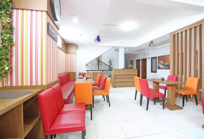 ホテル Reddoorz Plus @ Jl Jendral Sudirman Sukoharjo