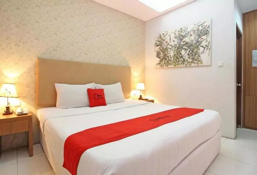 ホテル Reddoorz Plus @ Jl Jendral Sudirman Sukoharjo