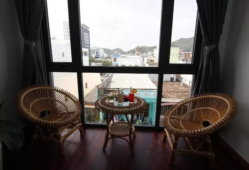 هاستل 5 Elements