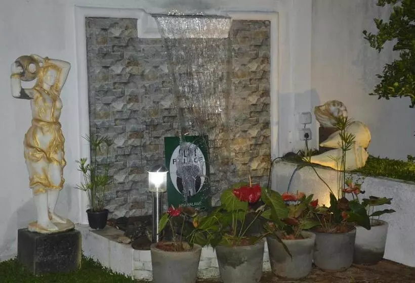 Hotelli Olivi Palace