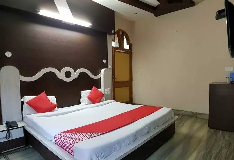 Hotelli Oyo 30576 Satyam Regency