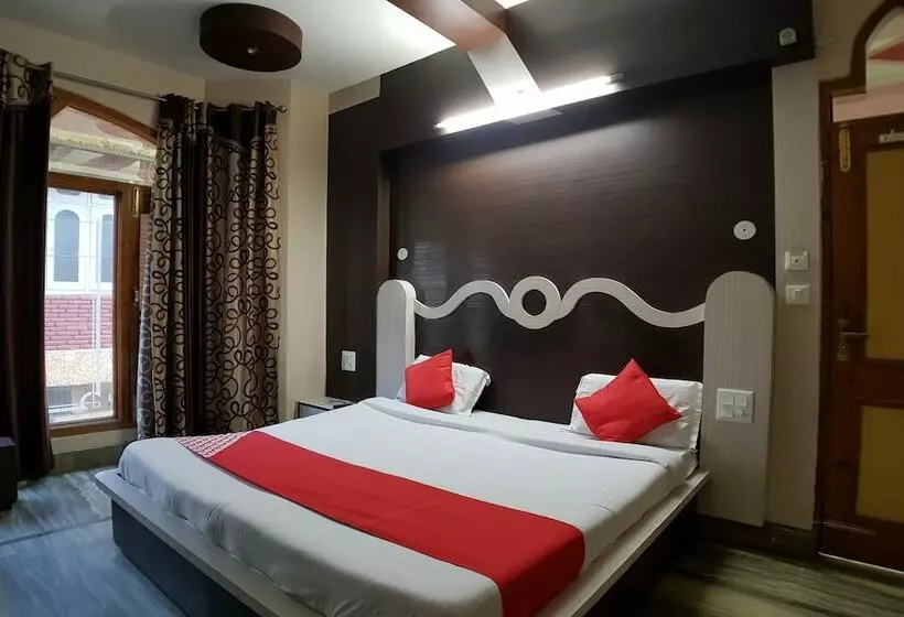 Hotelli Oyo 30576 Satyam Regency