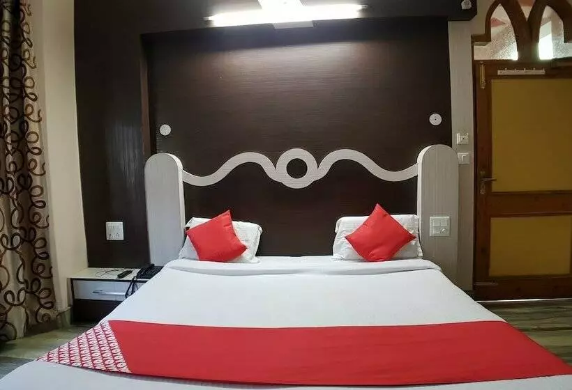 Hotelli Oyo 30576 Satyam Regency