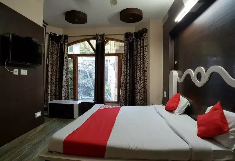 Hotelli Oyo 30576 Satyam Regency
