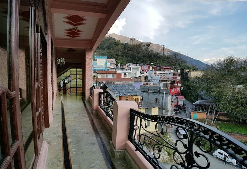 Отель Oyo 30576 Satyam Regency