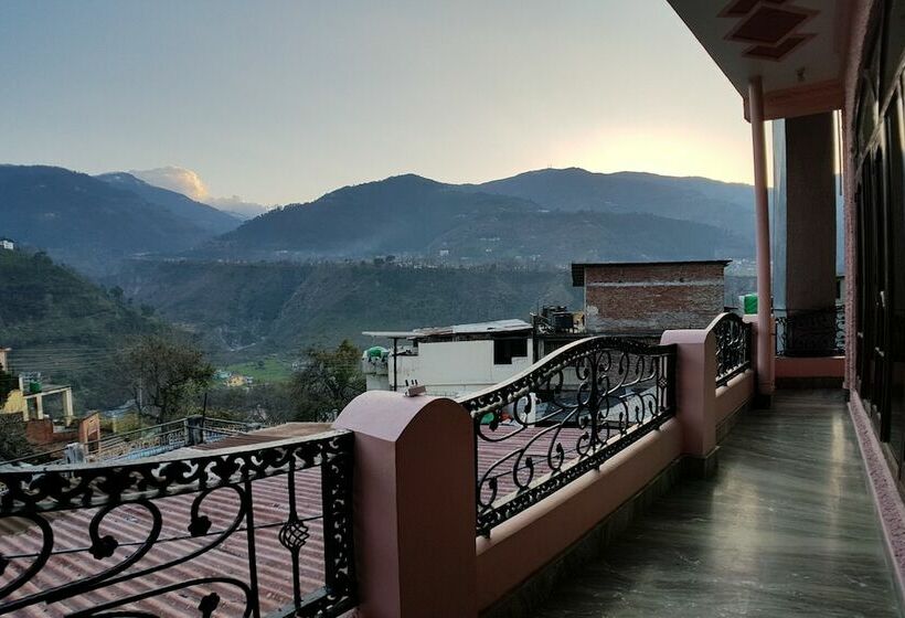 Отель Oyo 30576 Satyam Regency