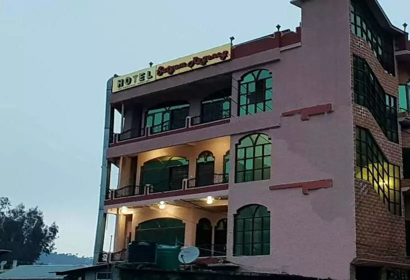 Hotelli Oyo 30576 Satyam Regency