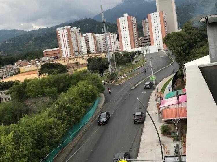 بنسيون Hostal Piedra Del Sol