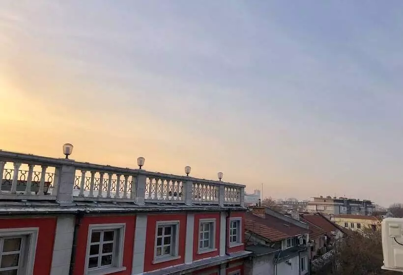 پانسیون Skyler Guest House