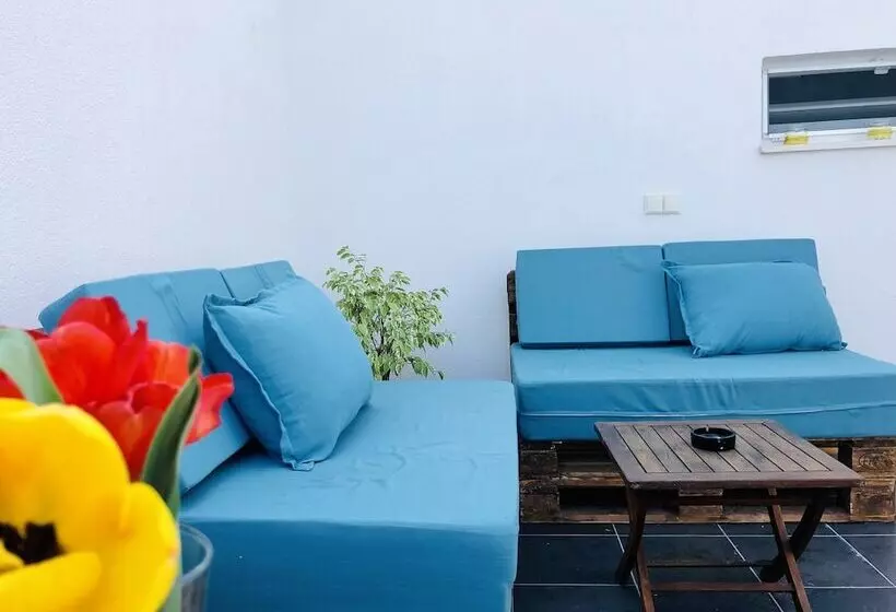 پانسیون Skyler Guest House