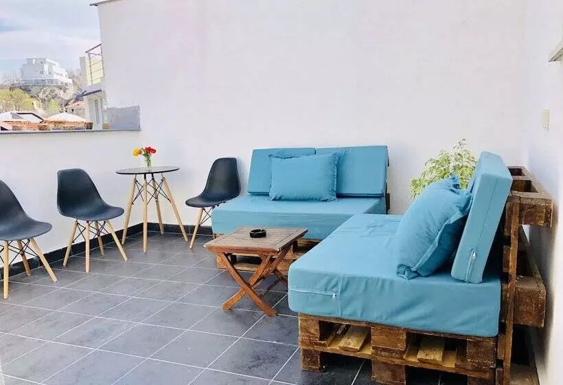 پانسیون Skyler Guest House