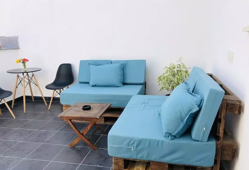 پانسیون Skyler Guest House