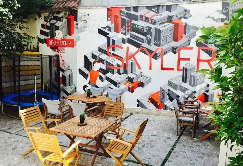 پانسیون Skyler Guest House