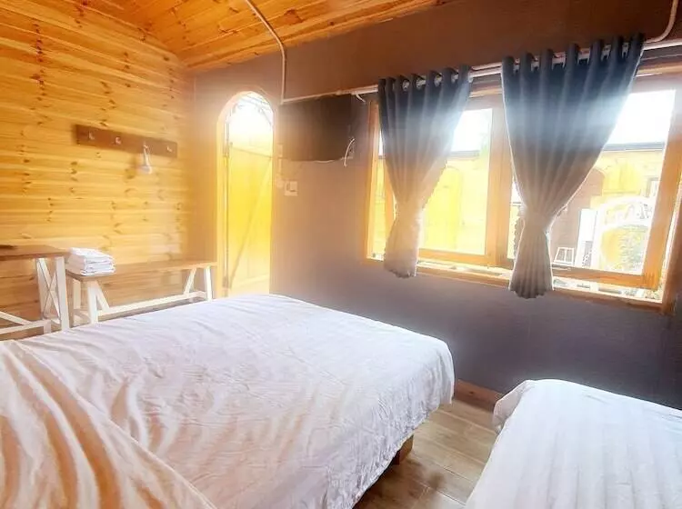 تختخواب و صبحانه An An House   Hostel