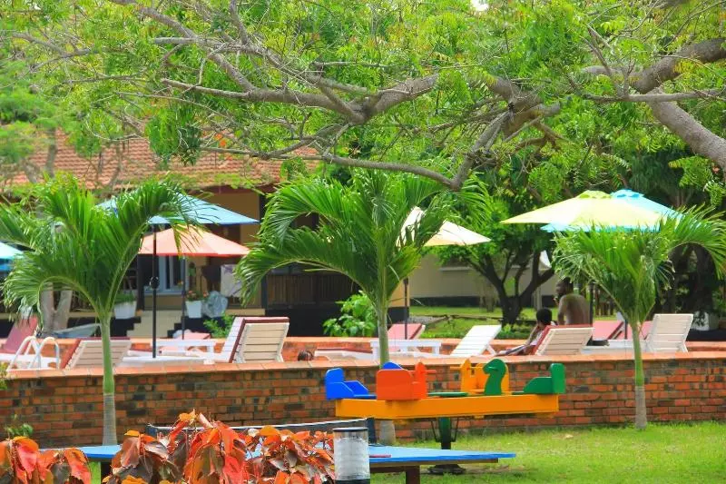 Hotelli Charlestina Beach Resort