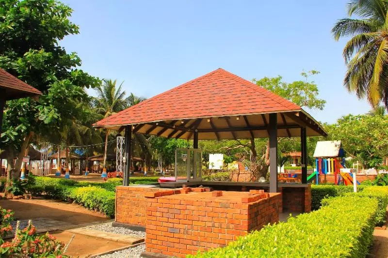 Hotelli Charlestina Beach Resort