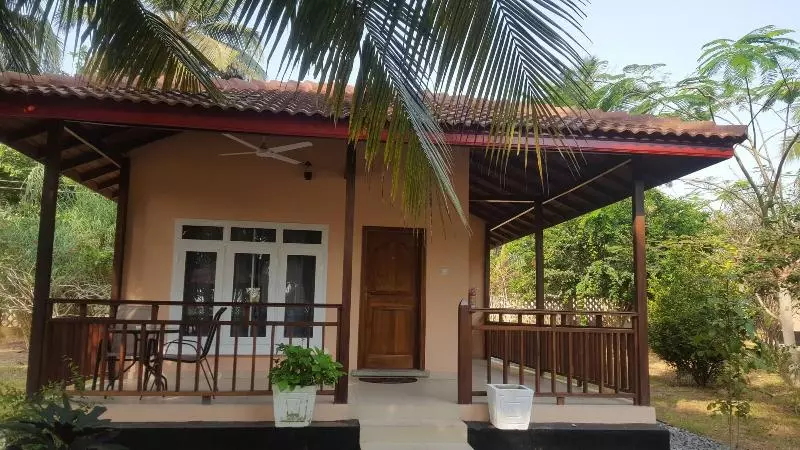 Hotelli Charlestina Beach Resort