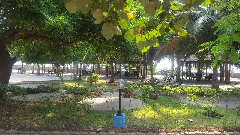 Hotelli Charlestina Beach Resort