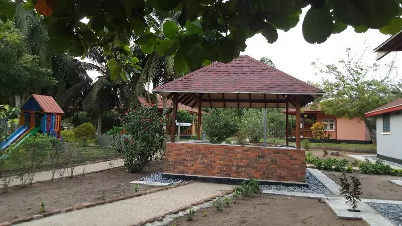 Hotelli Charlestina Beach Resort