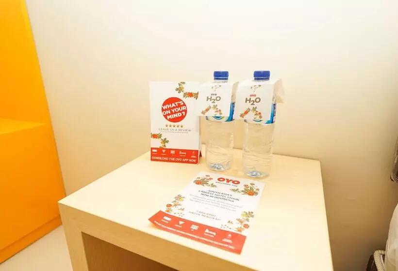 ホテル Reddoorz At Osuko Residence Sukomanunggal Jaya