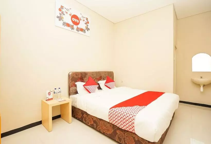 ホテル Reddoorz At Osuko Residence Sukomanunggal Jaya