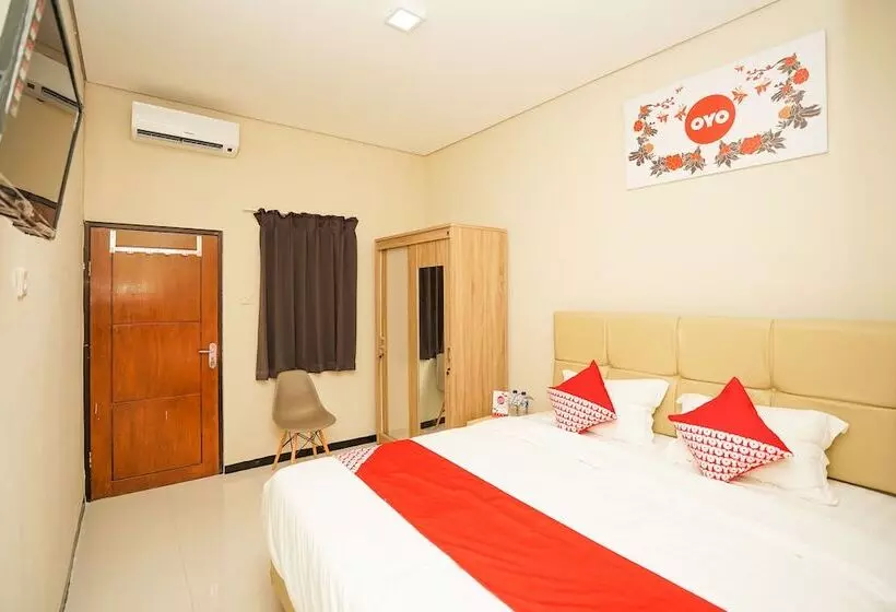 ホテル Reddoorz At Osuko Residence Sukomanunggal Jaya