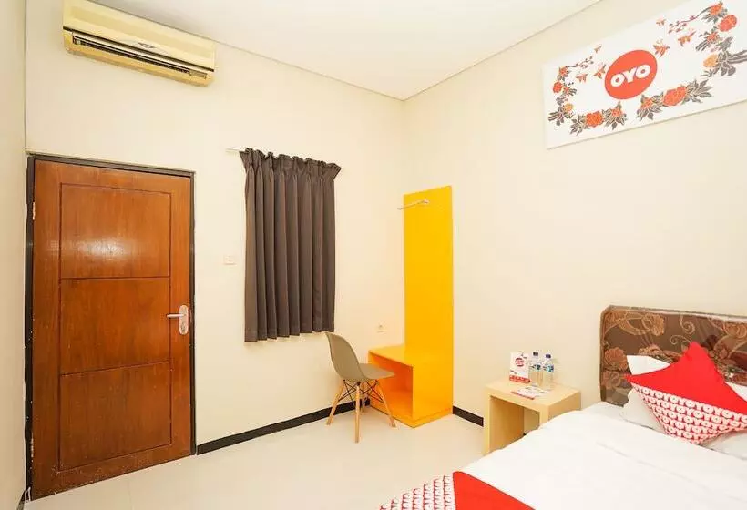 ホテル Reddoorz At Osuko Residence Sukomanunggal Jaya