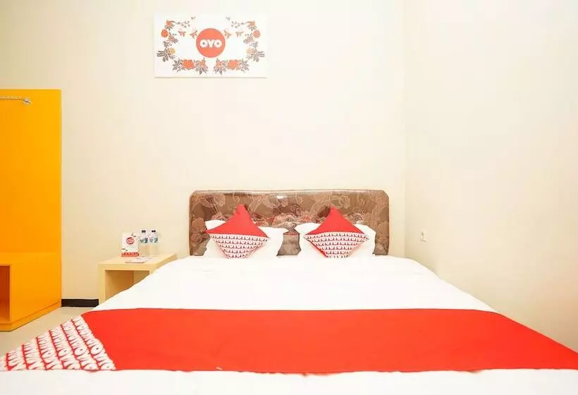 ホテル Reddoorz At Osuko Residence Sukomanunggal Jaya