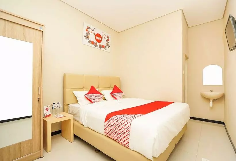 ホテル Reddoorz At Osuko Residence Sukomanunggal Jaya