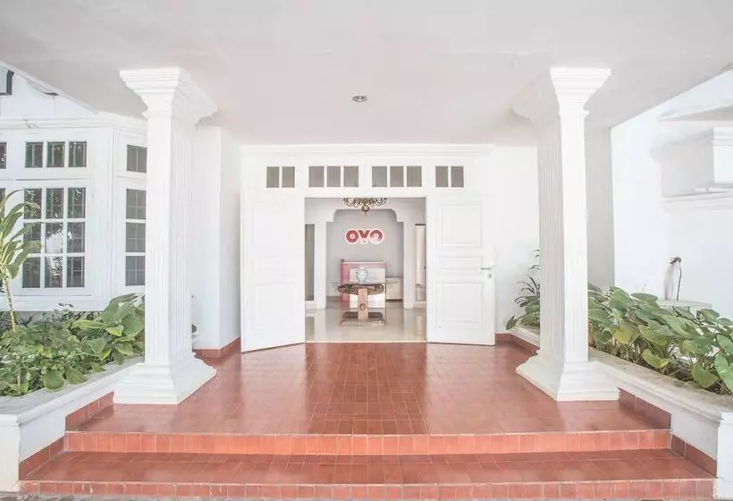 ホテル Capital O 332 Residence G17 Kemang