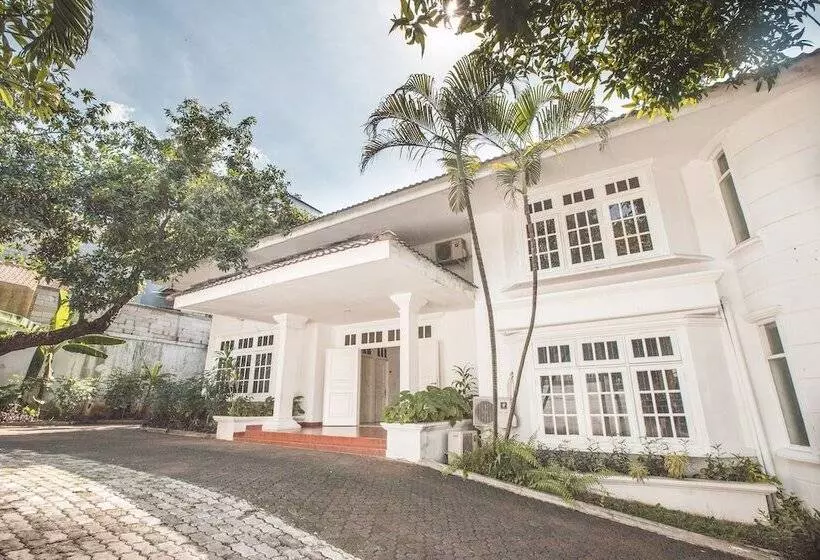 ホテル Capital O 332 Residence G17 Kemang