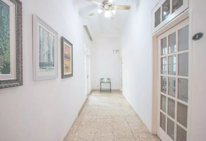 ホテル Capital O 332 Residence G17 Kemang