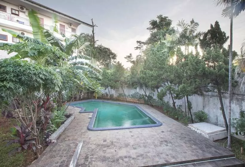 ホテル Capital O 332 Residence G17 Kemang