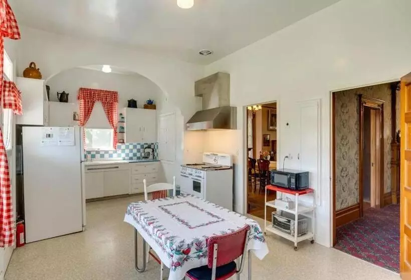 Aamiaismajoitus (B&B) Lodi Hill House