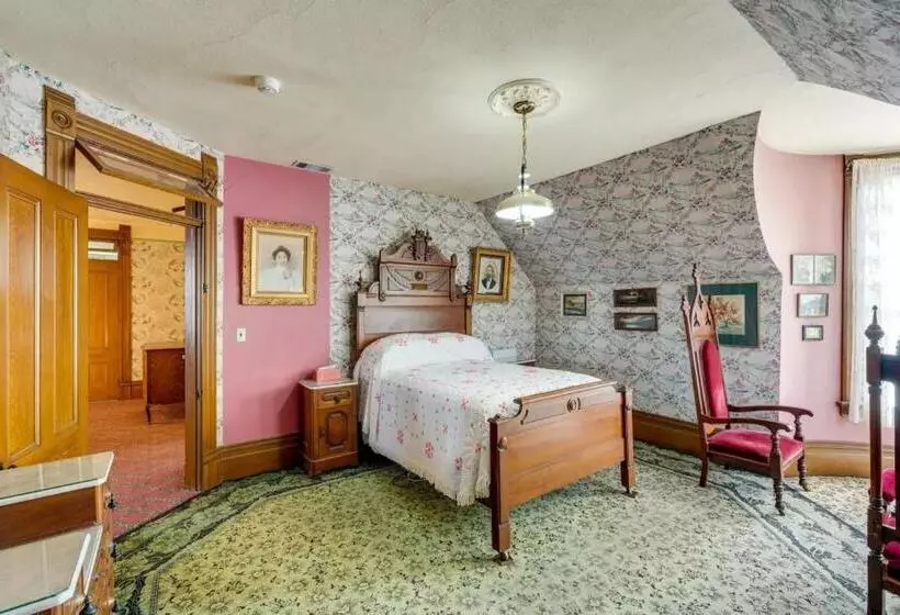 Aamiaismajoitus (B&B) Lodi Hill House