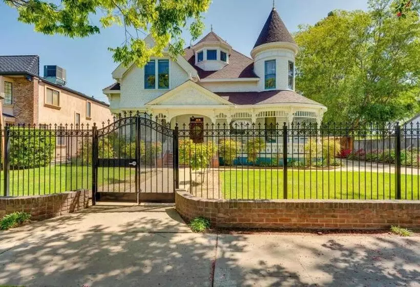 Aamiaismajoitus (B&B) Lodi Hill House