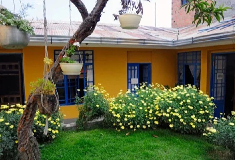 تختخواب و صبحانه Wooden Wasi Hostel