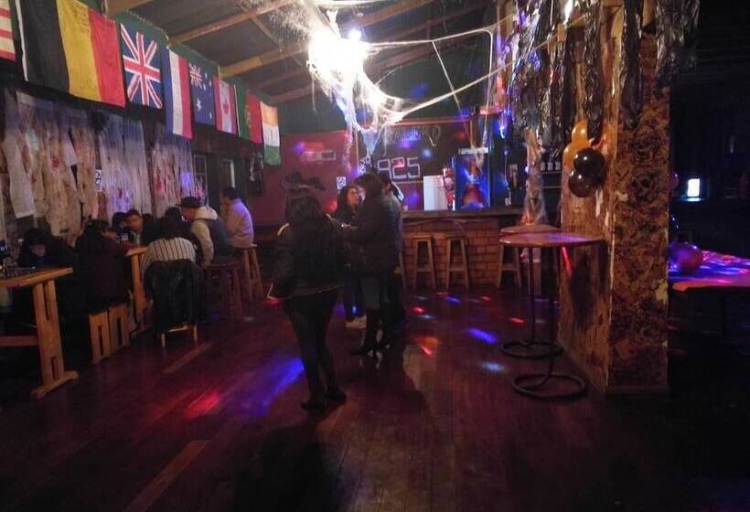 تختخواب و صبحانه Wooden Wasi Hostel