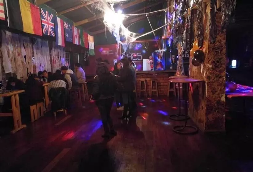 تختخواب و صبحانه Wooden Wasi Hostel