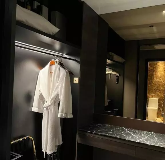 Hotel Ames