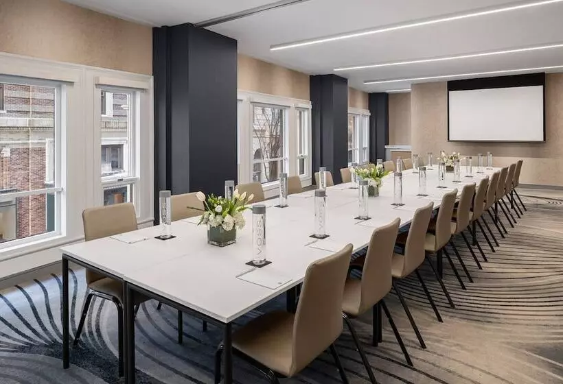 Glass Light Hotel & Gallery, Autograph Collection