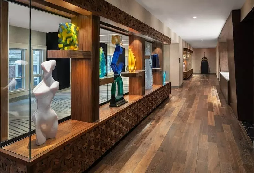 Glass Light Hotel & Gallery, Autograph Collection