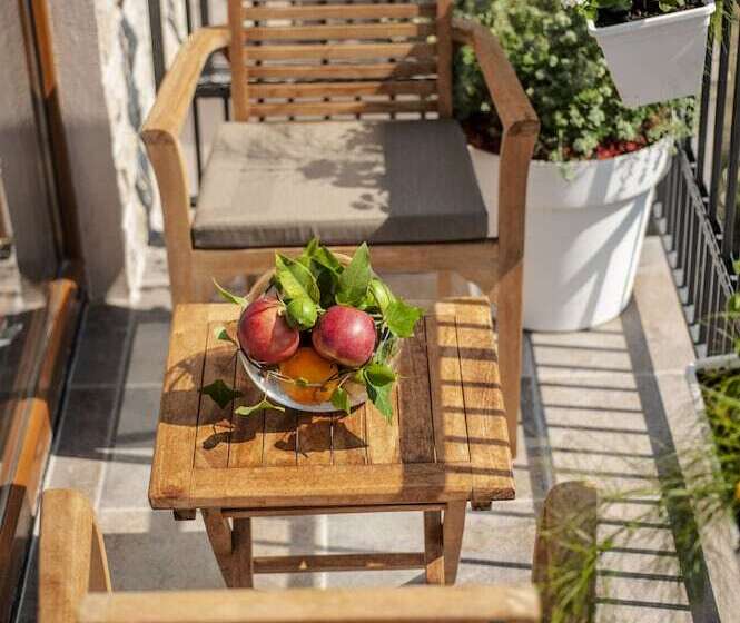 هتل Twelve By Aycon