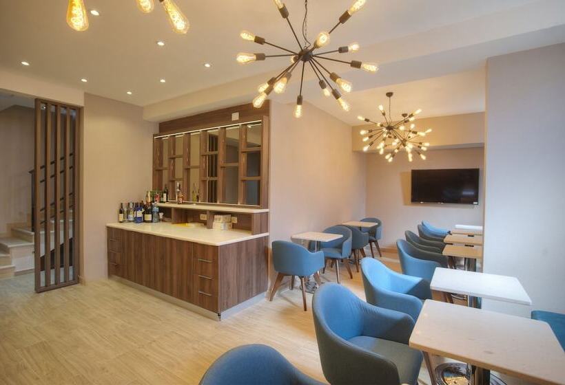 هتل Twelve By Aycon