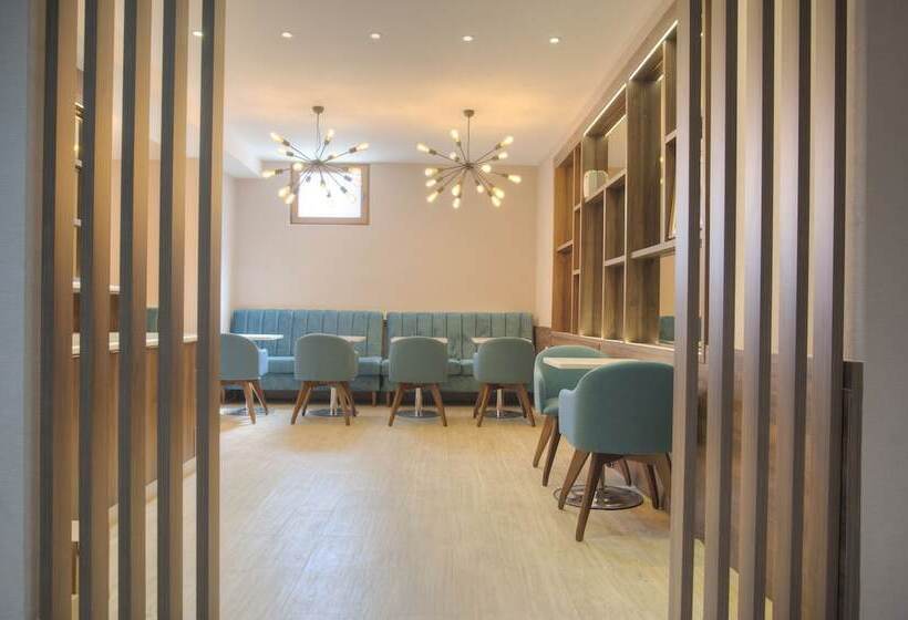 هتل Twelve By Aycon