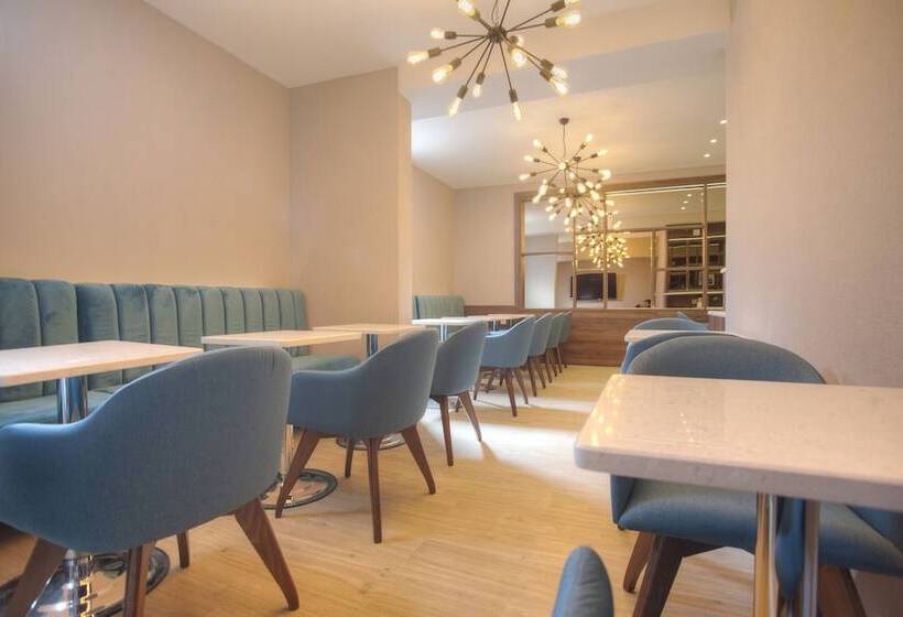 هتل Twelve By Aycon