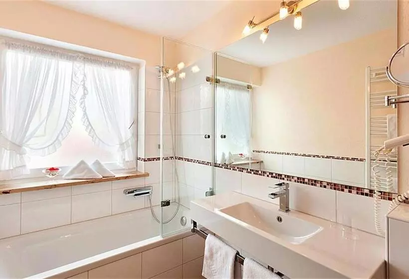 Hotelli Am Rehberg Garni