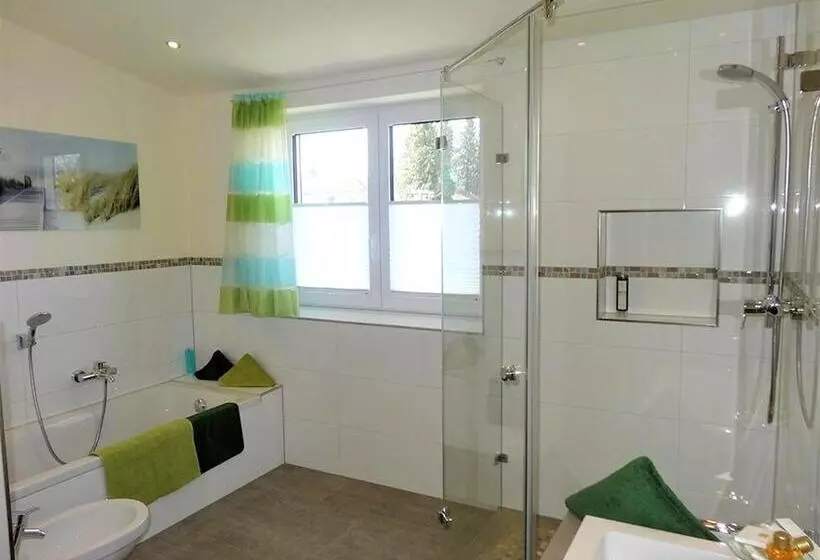 Hotelli Am Rehberg Garni